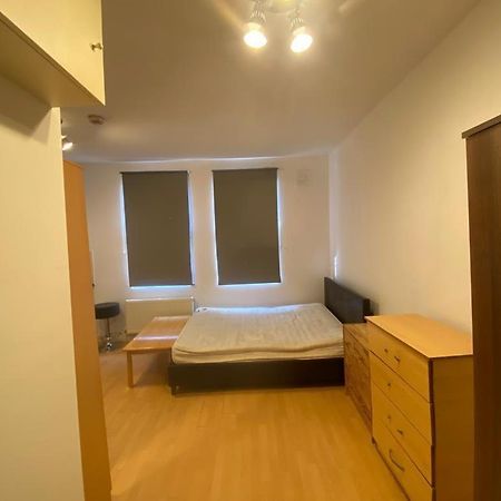 Golders Way Rooms London Eksteriør billede