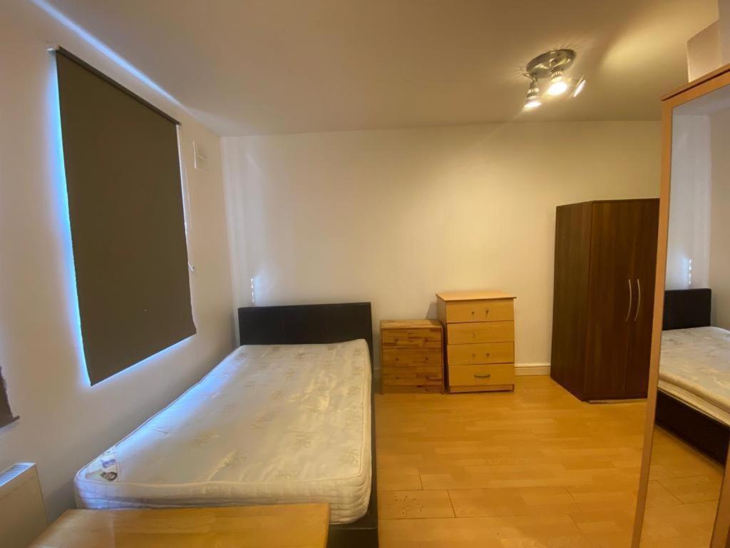 Golders Way Rooms London Eksteriør billede