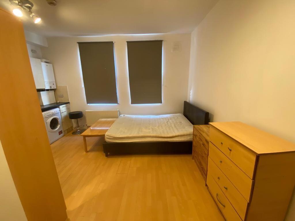 Golders Way Rooms London Eksteriør billede