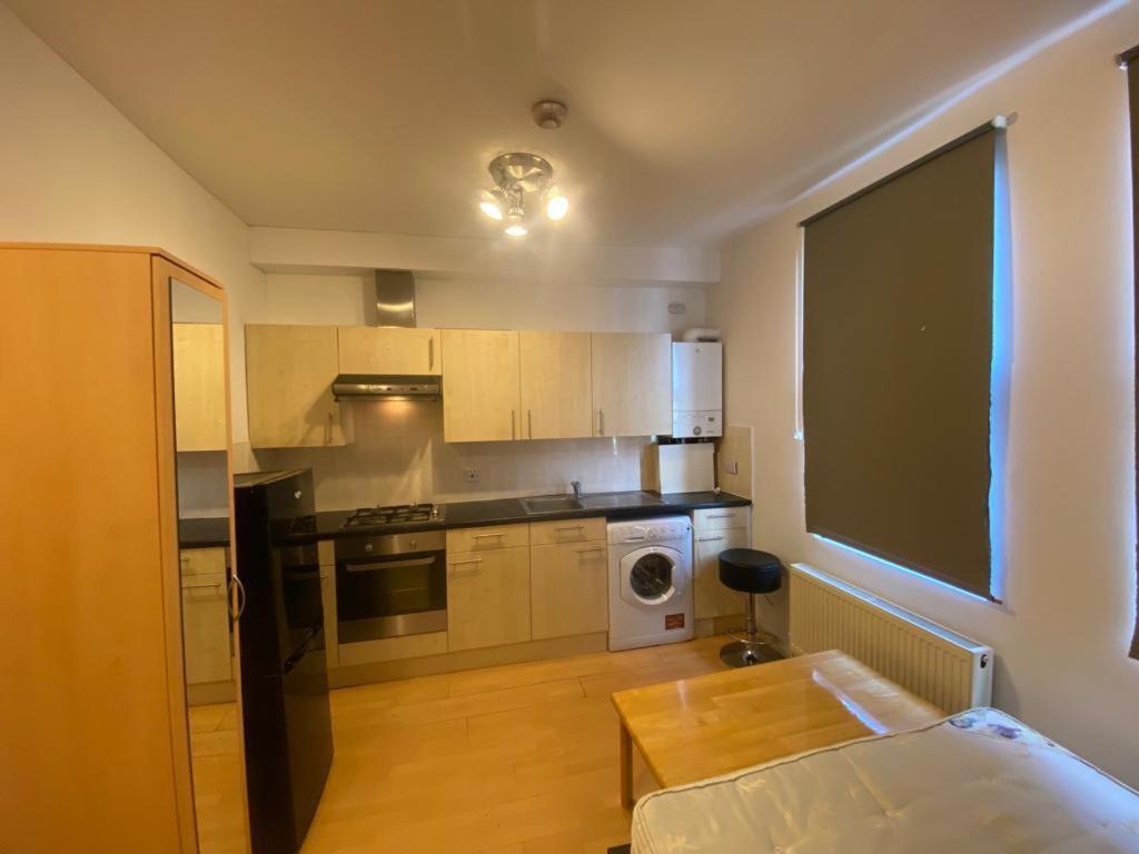 Golders Way Rooms London Eksteriør billede
